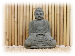 Dekofigur - japanischer Buddha sitzend aus Naturstein Basanit 50 cm hoch